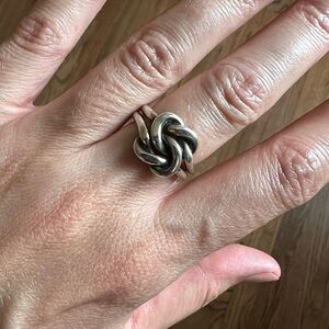 Love Knot Ring .925